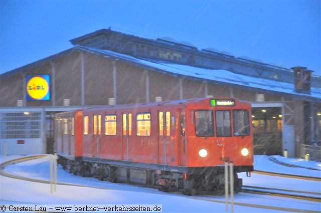 Arbeitseinsatz bei Schneetreiben auf der Hochbahn