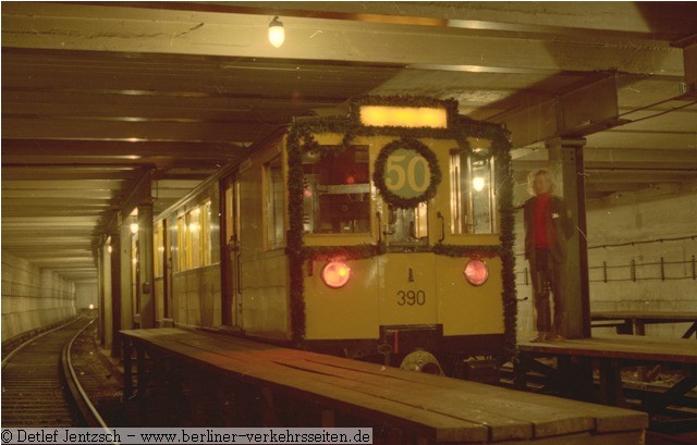 A2U Tw 390 Kehre U 50 Jahre BVG 08.04.1979 Foto Detlef Jentzsch