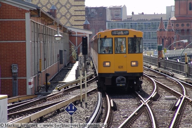 631 fährt in den Endbahnhof Warschauer Strasse ein 631 fährt in den Endbahnhof Warschauer Strasse ein