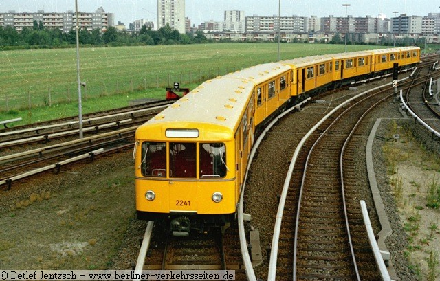 D68 Wg 2241 Ausfahrt Ri Tunnel Br 29-08-1977 Foto Detlef Jentzsch