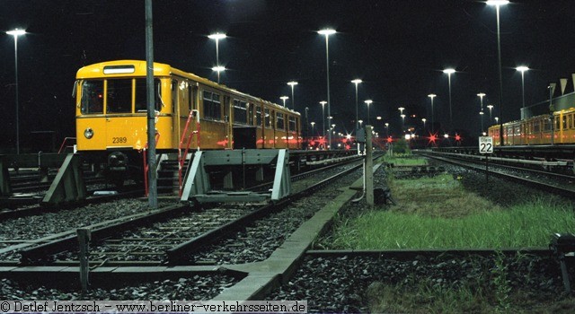 D70 Wg 2389 Bw Br bei Nacht 1980 Foto Detlef Jentzsch