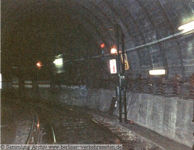 Einfahrt Bahnhof Klosterstrae im Klostertunnel