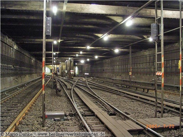 Blick aus der Kehranlage zum Bahnsteig Boddinstrae (2005)