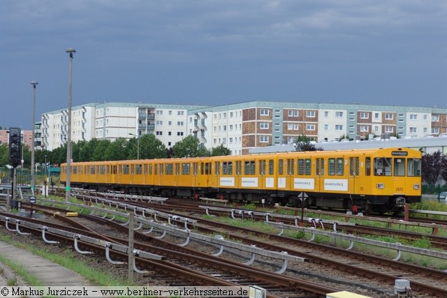 U-Bahn nach Hellersdorf (Hönow)