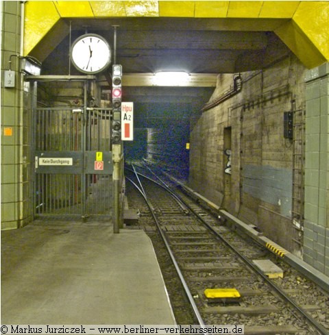 Blick in den Tunnel mit Sicht auf den Tunnelabzweig vom oberen Bahnhof