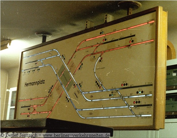 Fahrschautafel U-Bahnhof Hermannplatz (1977)