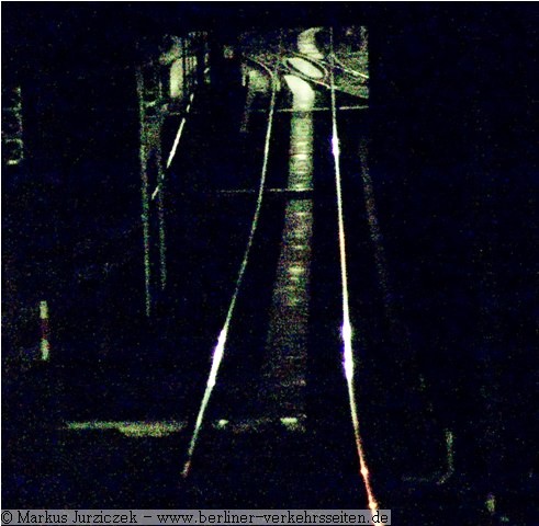 Blick vom Bahnsteig Jb unter der Spree hindurch zur Weichenverbindung Strecke D an den Waisentunnel