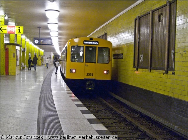 F74 Triebwagen 2555 auf der Linie D nach Hermannstrae (Sdring)