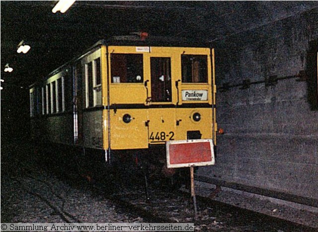 Abgestellter Kleinprofil- Triebwagen im berfhrungstunnel D/E