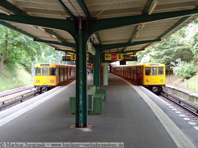 Blick aus dem Stellwerk zum Bahnsteig