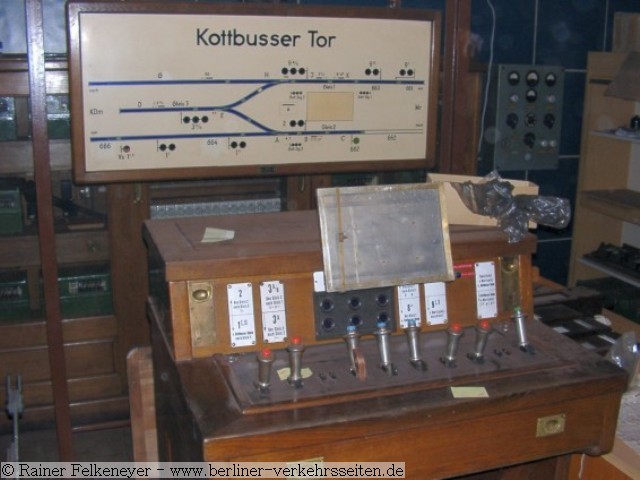 Hebelbank_im_Lager_Yorck 2002