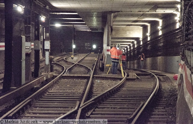 Rechts der Verbindungstunnel zum Groprofil, links das Tunnelende vor dem einstigen Bahnsteiganfang