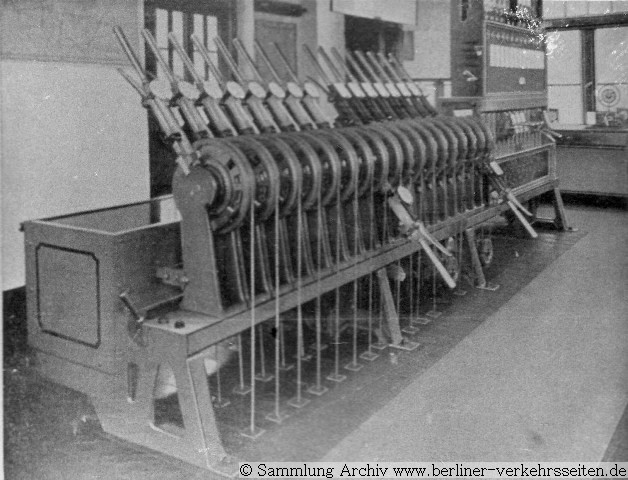 Stw_Wb_1900_mechanisches_Stellwerk_Hochbahn