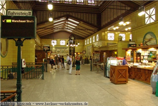 Verteilerhalle ber den Bahnsteigen Wittenbergplatz -  U-Bahn Berlin