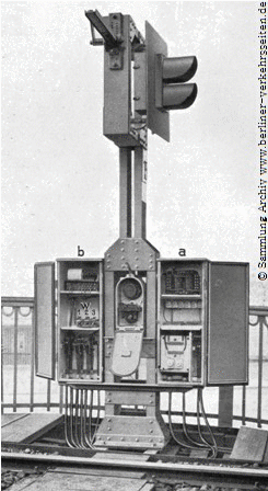 Lichtsignal Hochbahn (Westinghouse) mit geöffneten Schaltkasten