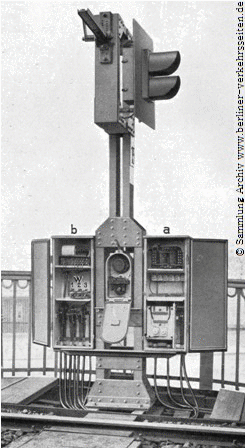 Lichtsignal Hochbahn (Westinghouse) mit geffneten Schaltkasten