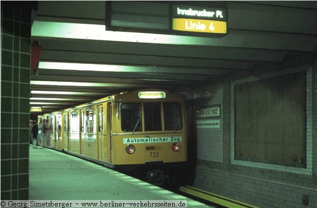 U-Bf. Viktoria-Luise-Platz mit Super-SELTRAC-Zug 733