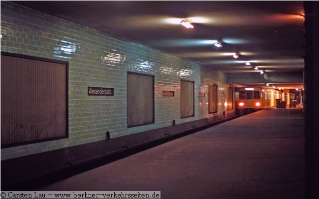 Transitfahrt: Fahrt ohne Halt durch den Ostsektor mit den Zgen der BVG-West (1990)