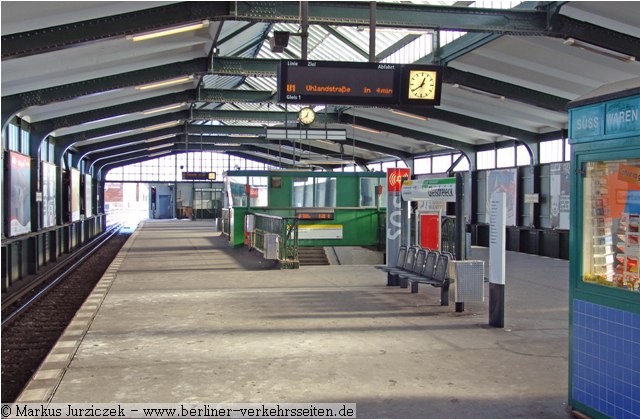 Bahnsteighalle Gleisdreieck -oben- noch ohne Aufzug (2009)